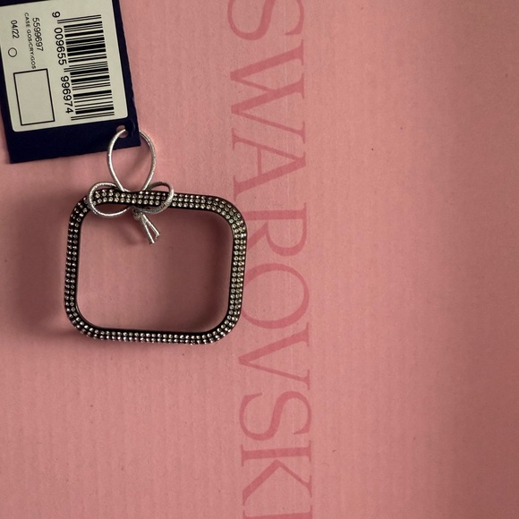 Rose Gold Rhinestone Apple Watch Case - Picture 2 of 5